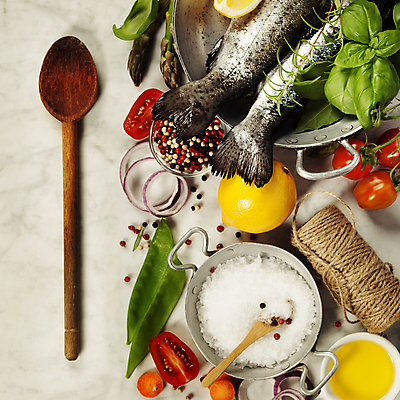 포토 JPG 해외이미지 방울토마토 실내 어류 요리 사람없음 하이앵글 올리브오일 냄비 레몬 해산물 흰배경 아스파라거스 대리석 종지 후추 바질 노끈 로즈메리 나무숟가락 무지개송어 적양파 해외포토 그릇 줄 뷰포인트 백그라운드 토마토 채소 과일 재료 양파 내부 숟가락 수중동물 흰색 기름_음식 솥 허브 향신료 송어 파일형식
