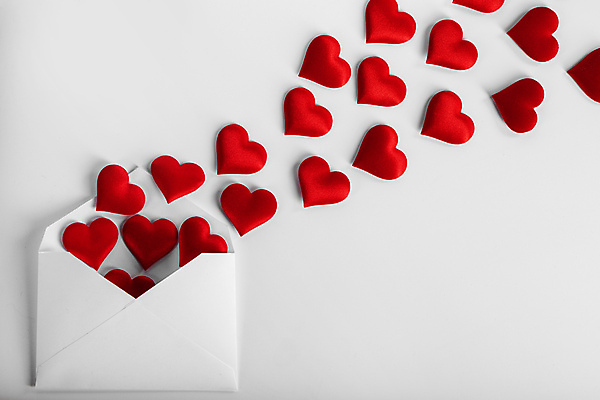 포토 JPG 해외이미지 편지봉투 사랑 사람없음 빨간색 하트 많음 해외202004 해외202105 해외포토 모양 감정 컬러 컨셉 봉투 편지 파일형식