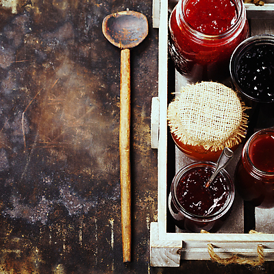 포토 JPG 해외이미지 탁자 사람없음 병 잼 블루베리 산딸기 해외202004 해외포토 식기 가구 과일 소스_음식 파일형식