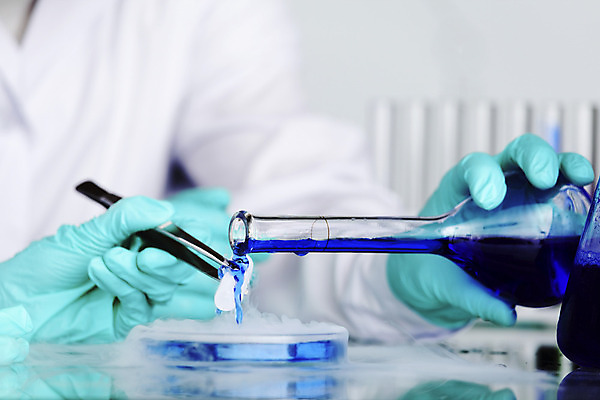 포토 JPG 해외이미지 학생 손 산업 과학 장갑 백그라운드 손가락 유리 추상 건강 실험 사람없음 물 파란색 스터디 약 장비 의사 흰색 기구 공구 잡기 투명 액체 실험실 생명공학 약국 과학자 플라스크 분석 생물학 비커 유리그릇 튜브 발견 조제 유전 화학물질 화학자 해외202004 해외202105 해외포토 자연요소 직업 그릇 잡화 교육 컬러 컨셉 무늬 의학 모션 재질 실험기구 신체부위 학습 의료진 도구 화학 만들기 학자 파일형식