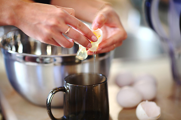 포토 JPG 해외이미지 라이프스타일 손 여자 음식 조각 다이어트 채소 오렌지 손가락 유리 건강 관리 요리 사람없음 세로 주방 계란 요리사 식사 샐러드 껍질 흰색 신선 잡기 황금 떨어짐 혼합 자르기 굽기 준비 레시피 성분 노른자 점심식사 단백질 단절 암탉 채찍 해외202004 해외202105 해외포토 직업 컬러 컨셉 과일 모션 재질 사람 생활 신체부위 알 닭 암컷 구이 영양소 파일형식