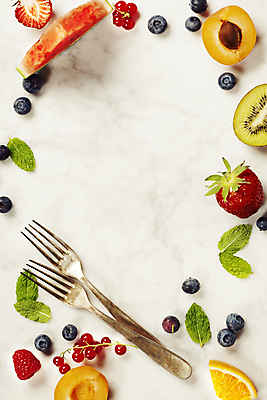 포토 JPG 해외이미지 포크 수박 프레임 실내 키위 사람없음 블루베리 플랫레이 해외202004 해외포토 식기 과일 내부 플랫 파일형식