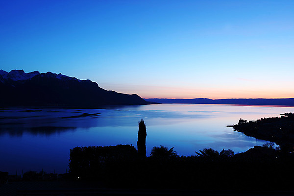 포토 JPG 해외이미지 나무 유럽 호수 겨울 요트 자연 하늘 아침 산 항해 풍경 사람없음 초록색 물 파란색 반사 마을 환경 봄 스위스 만족 그림 알프스 장면 타운 프랑스어 울퉁불퉁 잔물결 절정 해외202004 해외202105 해외포토 주간 자연요소 식물 문자 계절 감정 나라 물결 컬러 배_교통 도시 생태계 파일형식