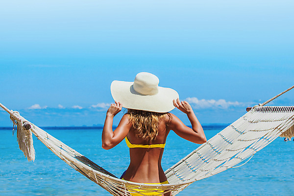 포토 JPG 해외이미지 바다 여행 자연 하늘 휴가 휴식 한명 물 여름 파란색 비키니 전원 그네 휴양지 해먹 파라다이스 해외202004 해외202105 해외포토 자연요소 1 계절 수영복 컬러 컨셉 사람 장소 침대 전기에너지 생태계 파일형식