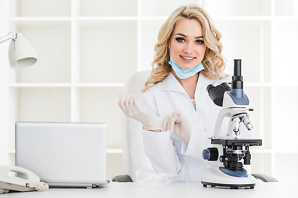 포토 JPG 해외이미지 백인 직업 학생 여자 교육 행복 과학 장갑 노동자 건강 병원 현미경 실험 한명 미소 사람 약 장비 의사 코트 흰색 업무 작업 실험실 보호 생명공학 연구원 과학자 분석 생물학 미생물 발견 유전 화학물질 화학자 해외202004 해외202105 해외포토 서양인 1 잡화 감정 컬러 컨셉 의학 생물 표정 실험기구 외투 의료진 화학 학자 파일형식