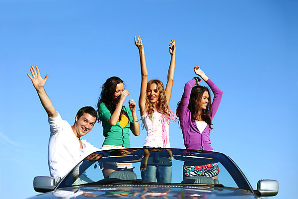 포토 JPG 해외이미지 라이프스타일 여자 남자 행복 백그라운드 자동차 자연 하늘 휴가 미소 사람 여러명 성인 야외 여름 파란색 친구 우정 기쁨 자유 흰색 춤 오픈카 해외202004 해외202105 해외포토 계절 감정 육상교통 컬러 다수 컨셉 관계 승용차 문화예술 표정 생활 생태계 파일형식