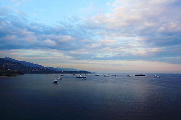 포토 JPG 해외이미지 유럽 바다 하늘색 요트 건축양식 휴가 산 주택 항해 안테나 파노라마 풍경 사람없음 건물 물 파란색 도시풍경 항구 일몰 프랑스 도시 만 보트 고급 지중해 만족 휴양지 함선 타운 스카이라인 프랑스어 모나코 몬테카를로 해외202004 해외202105 해외포토 자연요소 문자 건축물 건축 감정 나라 컬러 컨셉 통신 교통시설 촬영기법 노을 장소 배 선박 파일형식