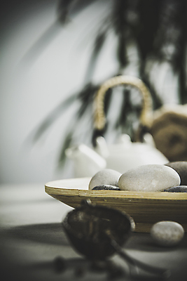 포토 JPG 해외이미지 그릇 잎 실내 사람없음 아웃포커스 소프트포커스 아로마 아로마테라피 스톤 해외202004 해외포토 식물 식기 촬영기법 내부 테라피 파일형식