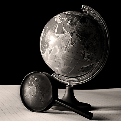 포토 JPG 해외이미지 교육 종이 문화 지구 과학 백그라운드 지도 텍스트 학교 돋보기 사람없음 스터디 세계 사무실 지구본 우주 검은색 공책 행성 정보 업무 가르침 땅 대륙 페이지 북쪽 고립 지리 문해 해외202004 해외202105 해외포토 컬러 비즈니스 문구용품 학습 작업 방향 파일형식