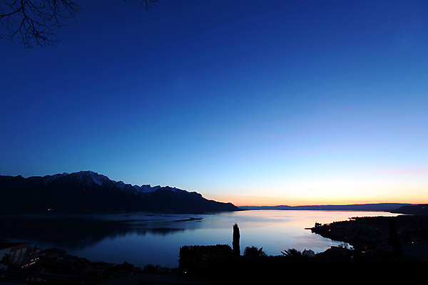 포토 JPG 해외이미지 나무 유럽 호수 겨울 요트 자연 하늘 아침 산 항해 풍경 사람없음 초록색 물 파란색 반사 마을 환경 봄 스위스 만족 그림 알프스 장면 타운 프랑스어 울퉁불퉁 잔물결 절정 해외202004 해외202105 해외포토 주간 자연요소 식물 문자 계절 감정 나라 물결 컬러 배_교통 도시 생태계 파일형식