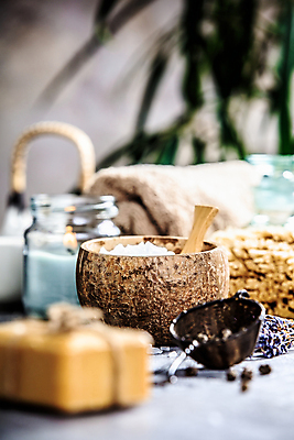 포토 JPG 해외이미지 사람없음 아웃포커스 위생용품 스파용품 비누 아로마테라피 입욕소금 해외202004 해외포토 생활용품 촬영기법 스파 미용용품 오브젝트 소금 테라피 파일형식