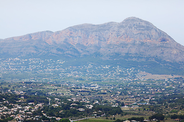 포토 JPG 해외이미지 식물 전통 공원 유럽 길 밭 자연 하늘 산 주택 안테나 파노라마 풍경 잔디 초원 사람없음 야외 건물 농장 계곡 트래킹 탐험 시골 스페인 가장자리 정상 숲 오솔길 언덕 산등성이 타운 통과 옛날 전국 절정 판잣집 해외202004 해외202105 해외포토 건축물 공공시설 나라 농업 통신 레저 촬영기법 도시 둘레 생태계 파일형식