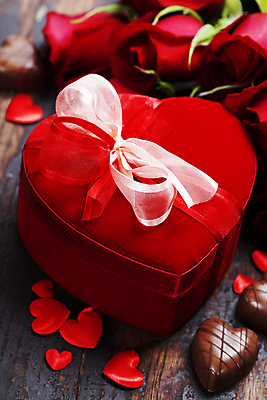 포토 JPG 해외이미지 리본 실내 발렌타인데이 사랑 사람없음 선물상자 장미 초콜릿 오브젝트 나무바닥 하트상자 해외202004 해외포토 꽃 감정 데이이벤트 디저트 바닥 선물 내부 상자 파일형식