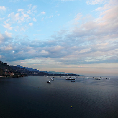 포토 JPG 해외이미지 유럽 바다 하늘색 요트 건축양식 휴가 산 주택 항해 안테나 파노라마 풍경 사람없음 건물 물 파란색 도시풍경 항구 일몰 프랑스 도시 만 보트 고급 지중해 만족 휴양지 함선 타운 스카이라인 프랑스어 모나코 몬테카를로 해외202004 해외202105 해외포토 자연요소 문자 건축물 건축 감정 나라 컬러 컨셉 배_교통 통신 교통시설 촬영기법 노을 장소 파일형식