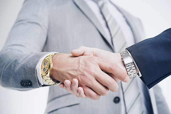 포토 JPG 해외이미지 직업 손 남자 컨셉 비즈니스 성공 협력 악수 함께함 사람 성인 두명 친구 힘 우정 거래 인사 비즈니스맨 계약 동맹 떨림 동의 지원 해외202004 해외202105 해외포토 관계 모션 손짓 신체부위 예절 직장인 파일형식