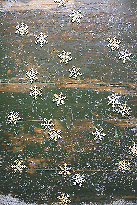 포토 JPG 해외이미지 겨울 패턴 눈꽃 실내 사람없음 하이앵글 눈송이 나무바닥 해외202004 해외포토 계절 뷰포인트 무늬 바닥 눈_날씨 내부 파일형식