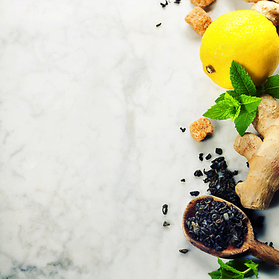 포토 JPG 해외이미지 식재료 사람없음 하이앵글 설탕 레몬 민트 흰배경 생강 나무숟가락 찻잎 카피스페이스 해외202004 해외포토 뷰포인트 백그라운드 채소 과일 차_음료 숟가락 공백 흰색 허브 파일형식