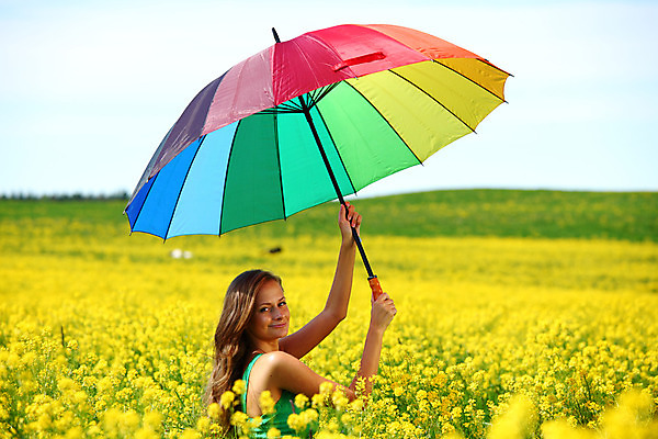 포토 JPG 해외이미지 나무 모델 손 여자 행복 감정 얼굴 어린이 백그라운드 밭 우산 자연 놀이 한명 사람 야외 옆모습 초록색 여름 햇빛 태양 갈색 유행 검은색 봄 기쁨 꿈 자유 신선 개화 불기 입술 양조 타격 해외202004 해외202105 해외포토 자연요소 식물 1 계절 꽃 뷰포인트 컬러 컨셉 농업 모션 신체부위 생태계 파일형식