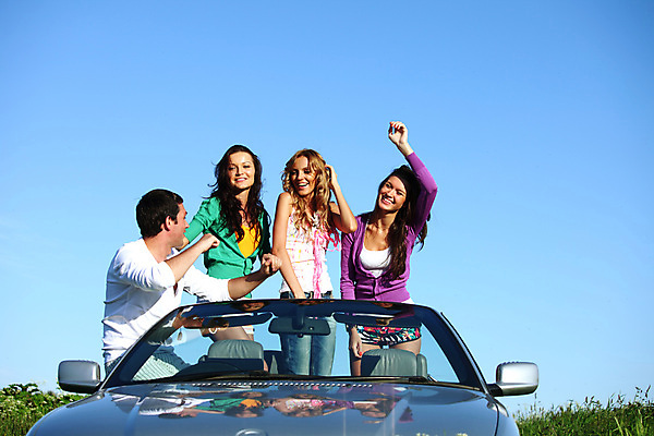 포토 JPG 해외이미지 라이프스타일 여자 남자 행복 백그라운드 자동차 자연 하늘 휴가 미소 사람 여러명 성인 야외 여름 파란색 친구 우정 기쁨 자유 흰색 춤 오픈카 해외202004 해외202105 해외포토 계절 감정 육상교통 컬러 다수 컨셉 관계 승용차 문화예술 표정 생활 생태계 파일형식