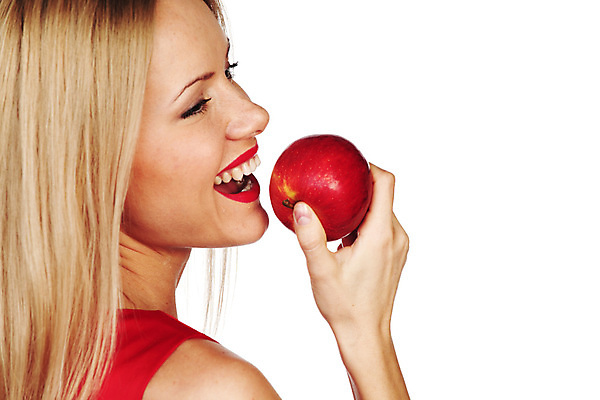 포토 JPG 해외이미지 라이프스타일 손 여자 행복 얼굴 음식 백그라운드 다이어트 과일 자연 성공 건강 한명 미소 사람 성인 빨간색 금발 화목 에너지 흰색 신선 잡기 입 치아 사과 먹기 피부 유기농 칼로리 비타민 내추럴 고립 해외202004 해외202105 해외포토 1 헤어스타일 웰빙 감정 컬러 컨셉 모션 표정 생활 신체부위 소화기관 생태계 영양소 파일형식