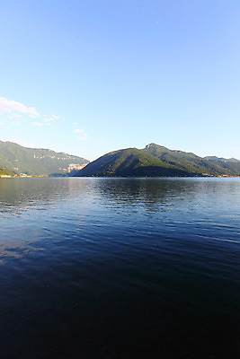 포토 JPG 해외이미지 나무 구름 공원 유럽 호수 여행 자연 하늘 휴가 휴식 산 파노라마 풍경 사람없음 야외 초록색 물 여름 파란색 도시풍경 햇빛 반사 마을 이탈리아 산책로 도시 만 스위스 언덕 만족 알프스 타운 몬테카를로 해외202004 해외202105 해외포토 자연요소 식물 계절 공공시설 감정 나라 길 컬러 컨셉 촬영기법 태양 생태계 모나코 파일형식