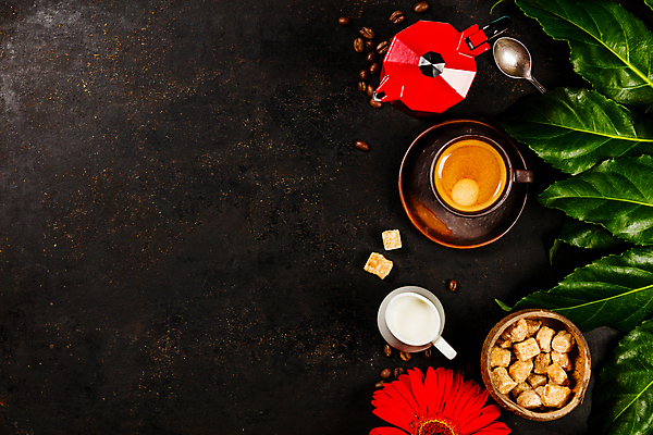 포토 JPG 해외이미지 잎 검은배경 실내 사람없음 하이앵글 원두 커피잔 시럽컵 핸드드립 플랫레이 해외202004 해외포토 식물 커피 뷰포인트 백그라운드 잔 내부 검은색 플랫 커피용품 파일형식