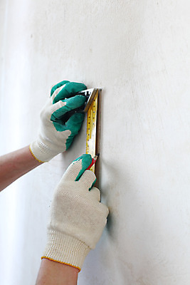 포토 JPG 해외이미지 직업 응시 남자 벽 백그라운드 노동자 주택 기술 관리 사람 성인 사람없음 건물 흰색 공구 업무 계산 엔지니어 수리 보호 측정 테이프 목공예 고정 판매원 DIY 계약자 복원 설치 리모델링 업그레이드 조작 프로젝트 해외202004 해외202105 해외포토 건축물 시선 컬러 컨셉 문구용품 취미 도구 작업 기술자 공예 계약 파일형식