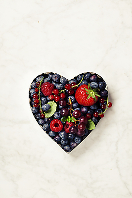 포토 JPG 해외이미지 딸기 사람없음 하트 담기 블루베리 산딸기 해외202004 해외포토 모양 과일 모션 파일형식