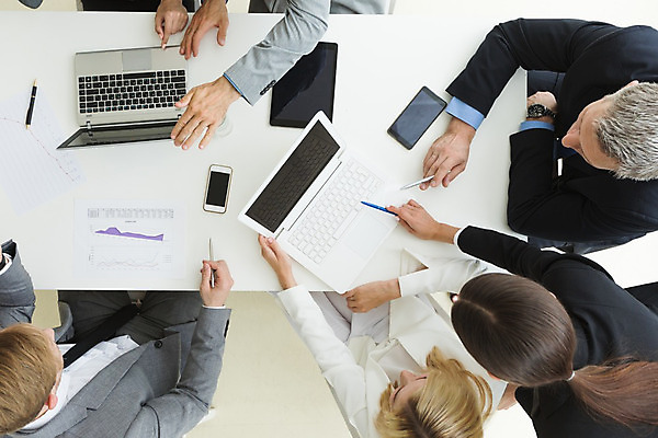 포토 JPG 해외이미지 백인 직업 여자 남자 비즈니스 사업가 탁자 성공 회의 그래프 협력 설계 노동자 직장 함께함 사람 여러명 금융 노트북 사무실 업무 비즈니스맨 비즈니스우먼 그룹 토론 종업원 분석 동료 직원 보고서 통일 브레인스토밍 해외202004 해외202105 해외포토 서양인 가구 다수 컨셉 회사 관계 경제 전자제품 작업 직장인 파일형식