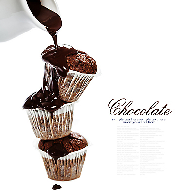 포토 JPG 해외이미지 실내 타이포그라피 사람없음 쌓기 초콜릿 흐름 붓기 달콤 컵케이크 흰배경 시럽컵 초코맛 초코시럽 카피스페이스 해외202004 해외포토 문자 백그라운드 컨셉 모션 디저트 내부 케이크 공백 흰색 맛 시럽 파일형식