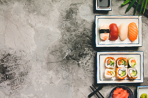 포토 JPG 해외이미지 스튜디오촬영 접시 젓가락 실내 사람없음 하이앵글 초밥 고추냉이 모듬초밥 석판 일본음식 플랫레이 해외202004 해외포토 식기 음식 뷰포인트 수저 내부 양념 플랫 모듬 파일형식