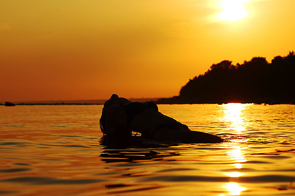 포토 JPG 해외이미지 구름 모델 1 라이프스타일 계절 여자 실루엣 모래 파도 바다 자연 하늘 휴가 휴식 건강 한명 사람 풍경 야외 물 여름 파란색 빛 컬러풀 운동 태양 숫자 섹시 노란색 우주 일출 맑음 일몰 춤 야간 내추럴 해외202004 해외202105 해외포토 자연요소 문자 컬러 컨셉 날씨 문화예술 촬영기법 생활 노을 생태계 파일형식