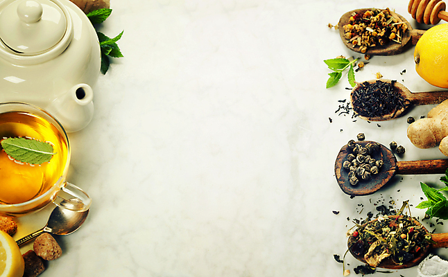 포토 JPG 해외이미지 실내 사람없음 숟가락 도자기 차 찻잔 찻주전자 흰배경 찻잎 해외202004 해외포토 음료 백그라운드 주전자 잔 수저 내부 차_음료 흰색 파일형식