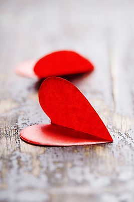 포토 JPG 해외이미지 종이 실내 사랑 사람없음 하트 오브젝트 나무바닥 접기 해외202004 해외포토 모양 감정 모션 바닥 내부 파일형식