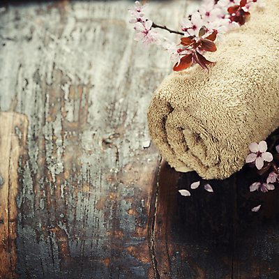 포토 JPG 해외이미지 사람없음 수건 위생용품 벚꽃 나뭇가지 스파용품 해외202004 해외포토 나무 꽃 생활용품 스파 오브젝트 파일형식