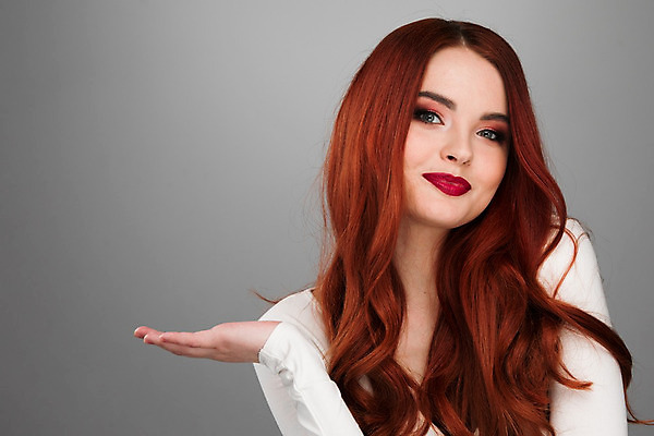 포토 JPG 해외이미지 백인 모델 1 라이프스타일 헤어스타일 손 여자 행복 얼굴 백그라운드 건강 손바닥 한명 사람 빨간색 빛 섹시 머리 세일 회색 오픈 발표 선택 상품 피부 피부관리 웨이브 쇼 보여주기 빨간머리 돌봄 마케팅 완벽 카피스페이스 해외202004 해외202105 해외포토 서양인 감정 컬러 컨셉 모션 생활 신체부위 뷰티 공백 파일형식