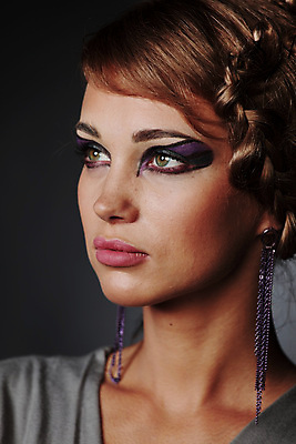 포토 JPG 해외이미지 백인 모델 1 헤어스타일 응시 드레스 여자 행복 얼굴 포즈 백그라운드 신체 갈색머리 한명 사람 성인 초록색 섹시 갈색 머리 유행 검은색 흰색 화려 우아함 입술 만족 고립 스타일 해외202004 해외202105 해외포토 서양인 시선 옷 감정 컬러 컨셉 신체부위 파일형식