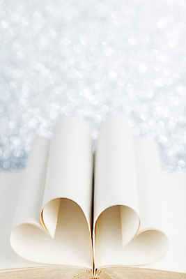 포토 JPG 해외이미지 종이 백그라운드 사랑 사람없음 책 낭만 하트 카피스페이스 해외202004 해외202105 해외포토 모양 감정 컨셉 공백 파일형식