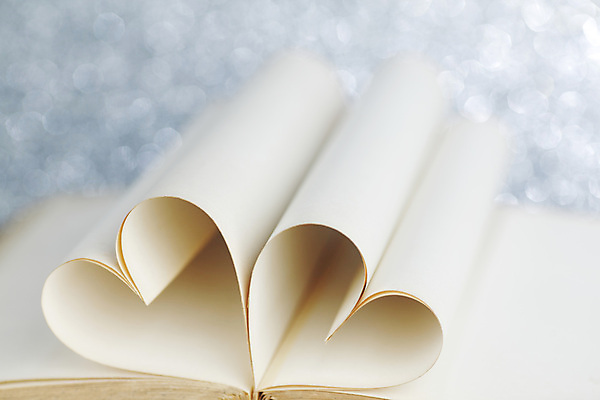 포토 JPG 해외이미지 종이 백그라운드 사랑 사람없음 책 낭만 하트 카피스페이스 해외202004 해외202105 해외포토 모양 감정 컨셉 공백 파일형식