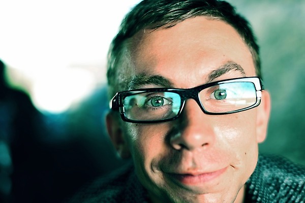 포토 JPG 해외이미지 백인 모델 직업 1 응시 남자 행복 안경 얼굴 비즈니스 유리 성공 미래 한명 미소 사람 정장 성인 청춘 반사 갈색 머리 우주 거울 분노 흰색 표현 신선 최고 비즈니스맨 뜨거움 자신감 닫기 치아 코 혼자 해외202004 해외202105 해외포토 서양인 시선 잡화 옷 감정 컬러 컨셉 모션 재질 표정 신체부위 직장인 소화기관 파일형식