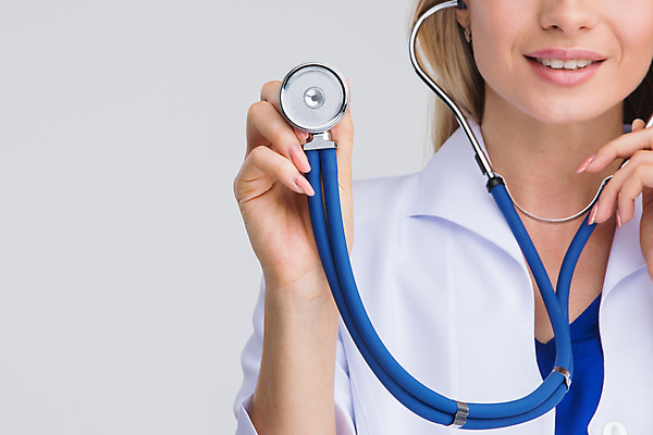 포토 JPG 해외이미지 직업 손 여자 백그라운드 컨셉 유니폼 청진기 건강 한명 약 진료 장비 시험 의사 코트 흰색 기구 공구 잡기 맥박 연습 측정 돌봄 카피스페이스 해외202004 해외202105 해외포토 1 옷 교육 컬러 의학 의료기기 모션 사람 신체부위 공백 외투 의료진 도구 파일형식