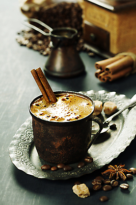 포토 JPG 해외이미지 접시 커피 실내 사람없음 숟가락 커피잔 커피포트 터키문화 시나몬스틱 해외202004 팔각회향 튀르키예 해외포토 동양문화 식기 아시아 음료 외국문화 주전자 잔 수저 내부 향신료 시나몬 파일형식