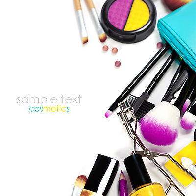 포토 JPG 해외이미지 실내 사람없음 뷰티 화장품 립스틱 화장용품 흰배경 담기 매니큐어 쏟아짐 아이섀도 뷰러 메이크업브러쉬 섀도우브러쉬 파우치 카피스페이스 해외202004 해외포토 아이섀도브러쉬 백그라운드 가방 모션 내부 공백 흰색 붓 미용용품 파일형식