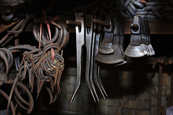 포토 JPG 한국문화 한국전통 전통 전통문화 사람없음 금속 기구 도구 공구 날 고리 칼날 제조 철 제조업 걸림 대장간 국내포토 동양문화 산업 문화 모션 재질 한국 파일형식