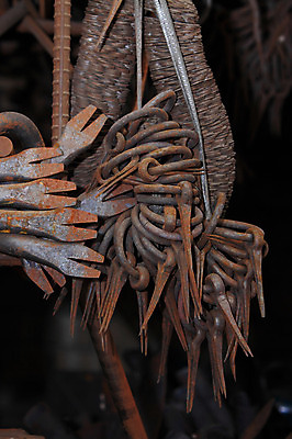 포토 JPG 한국문화 한국전통 전통 전통문화 선반 사람없음 금속 기구 도구 공구 제조 철 문고리 제조업 걸림 대장간 국내포토 동양문화 산업 문화 가구 모션 재질 한국 문 파일형식