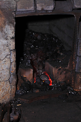 포토 JPG 한국문화 한국전통 전통 전통문화 사람없음 금속 기구 도구 공구 제조 제조업 달굼질 대장간 화덕 국내포토 동양문화 산업 문화 재질 한국 화로 파일형식