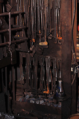 포토 JPG 한국문화 한국전통 전통 전통문화 사람없음 금속 기구 도구 공구 제조 철 제조업 걸림 대장간 국내포토 동양문화 산업 문화 모션 재질 한국 파일형식