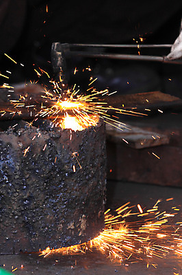 포토 JPG 한국문화 한국전통 전통 전통문화 불꽃 사람없음 금속 기구 도구 공구 작업 제조 제조업 대장간 단조 국내포토 동양문화 산업 문화 재질 불 한국 파일형식