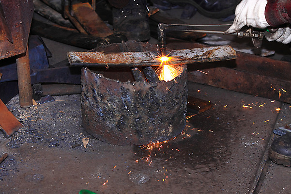 포토 JPG 한국문화 한국전통 전통 전통문화 불꽃 사람없음 금속 기구 도구 공구 작업 제조 제조업 대장간 대장장이 단조 국내포토 동양문화 산업 문화 재질 불 한국 파일형식