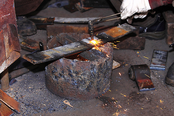 포토 JPG 한국문화 한국전통 전통 전통문화 불꽃 사람없음 금속 기구 도구 공구 작업 제조 제조업 대장간 대장장이 단조 국내포토 동양문화 산업 문화 재질 불 한국 파일형식